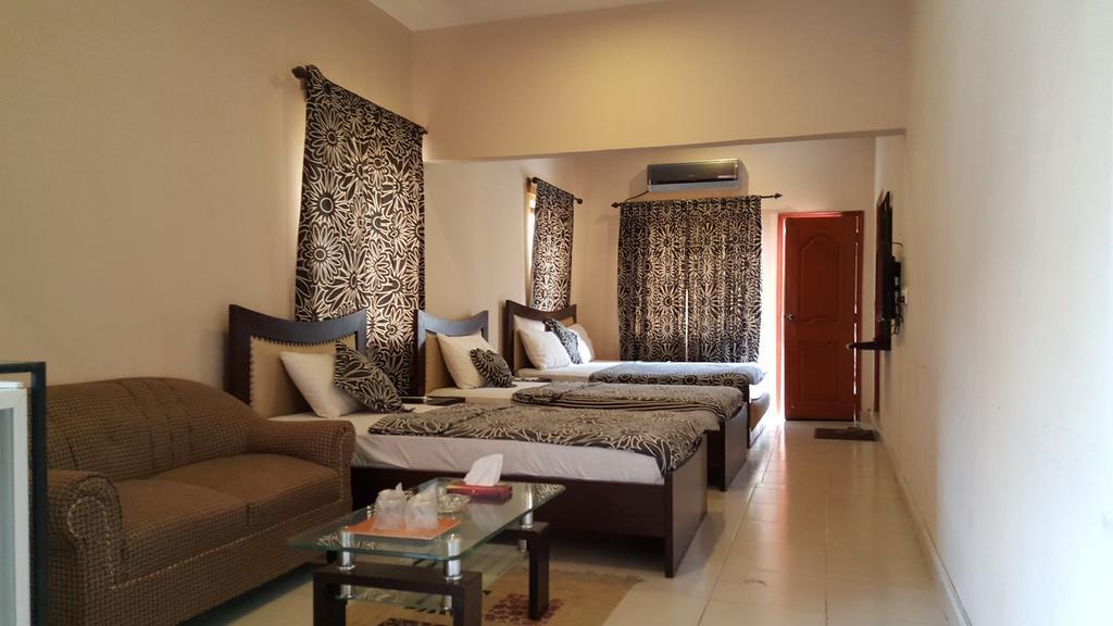 Royal Inn Hotel Karachi Exterior photo